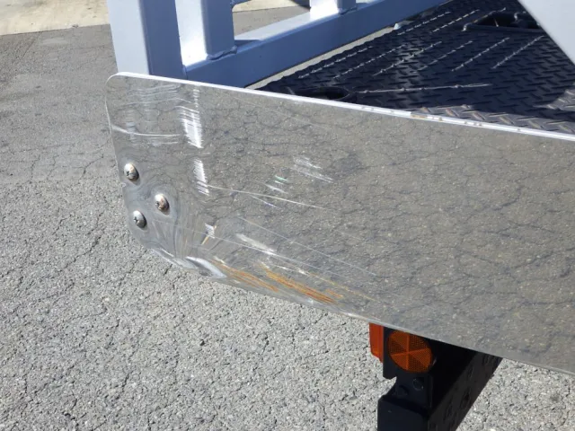 ボディー後方の両サイドにキズ・サビがあります。|日野 デュトロ 2KG-XZU722M(2WD)の写真33