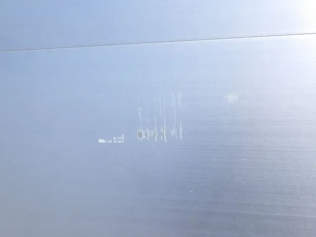 左右のアオリにキズ・ヘコミがあります。|いすゞ ギガ QKG-CYJ77Aの写真32