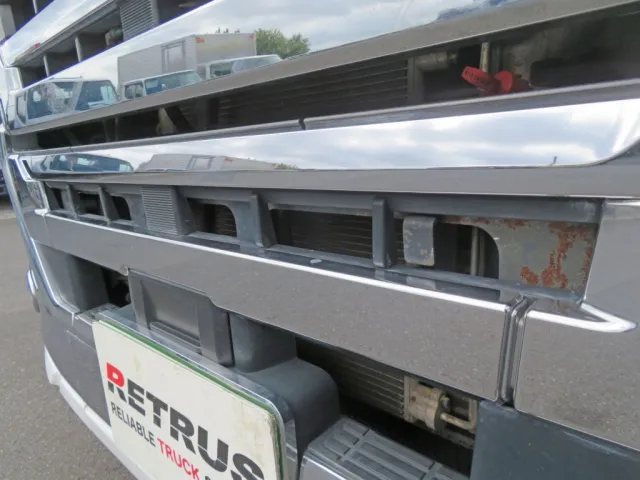 フロントバンパー内部にサビがあります。|UDトラックス クオン 2PG-GK5AABの写真24