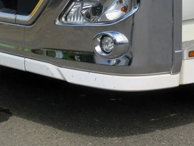 フロントバンパー下部にキズがあります。|UDトラックス クオン 2PG-GK5AABの写真26