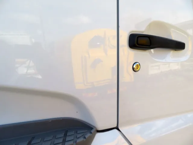 運転席側ドアに細かいキズがあります。|UDトラックス クオン 2PG-GK5AABの写真28