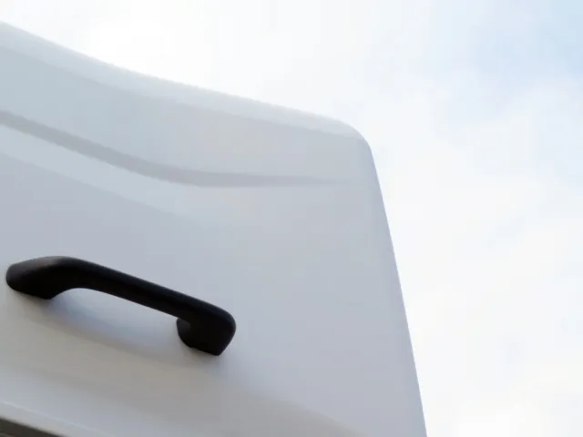 ルーフ上部に薄い線キズがあります。|UDトラックス クオン 2PG-GK5AABの写真33