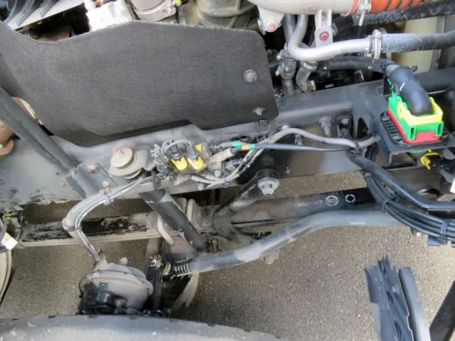 脚廻りにサビがあります。|UDトラックス クオン 2PG-GK5AABの写真34