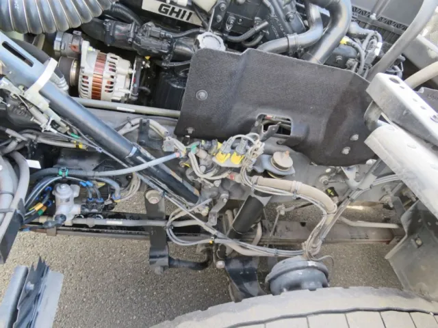 脚廻りにサビがあります。|UDトラックス クオン 2PG-GK5AABの写真38