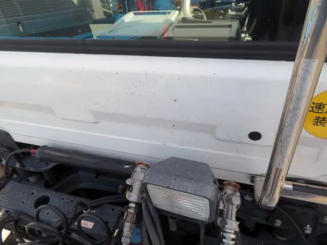 キャブ後方に細かいキズがあります。|UDトラックス クオン 2PG-GK5AABの写真39