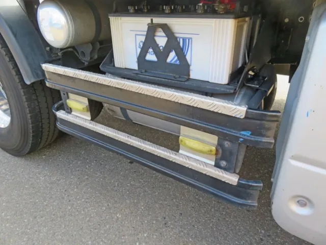 サイドバンパーに細かいキズ・少しサビがあります。(左右)|UDトラックス クオン 2PG-GK5AABの写真43