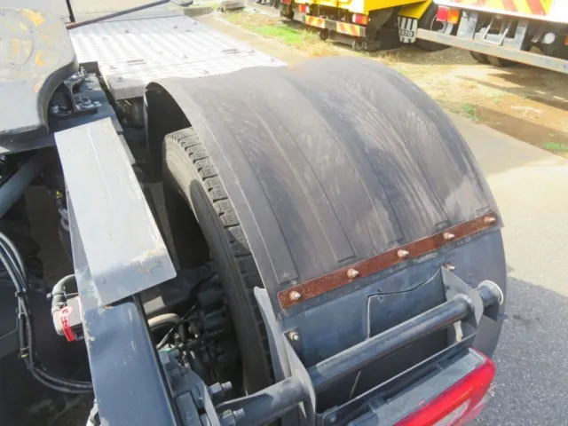 リアフェンダー上部のステーにサビがあります。|UDトラックス クオン 2PG-GK5AABの写真45