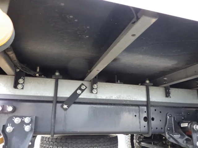 シャーシとネタの状態です。(ネタは鉄製です)|いすゞ エルフ 2RG-NPR88AN(2WD)の写真7