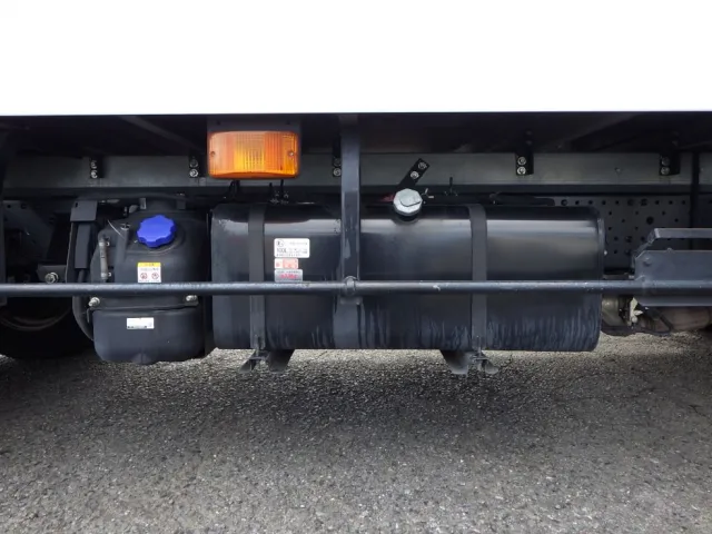 燃料タンクは100Lです。|いすゞ エルフ 2RG-NPR88AN(2WD)の写真16