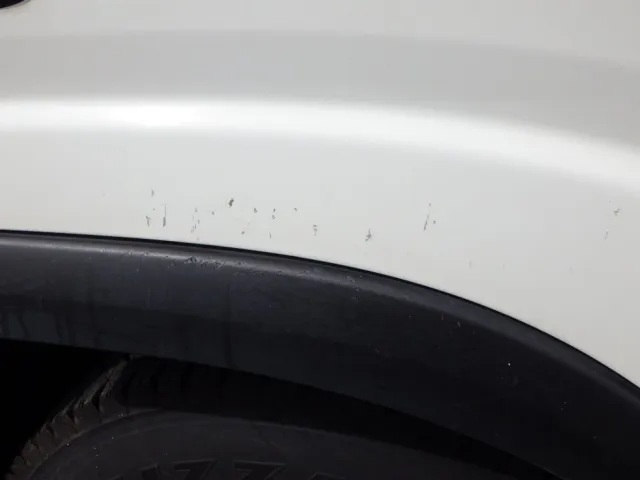 運転席側ドアにキズがあります。|いすゞ エルフ 2RG-NPR88AN(2WD)の写真26