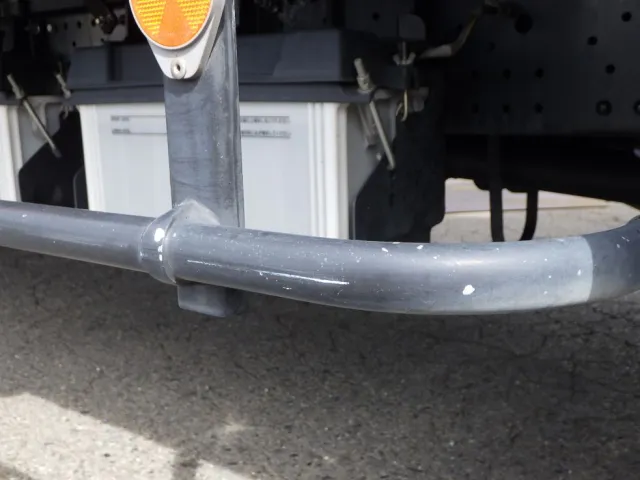 助手席側サイドバンパーにスレがあります。|いすゞ エルフ 2RG-NPR88AN(2WD)の写真35