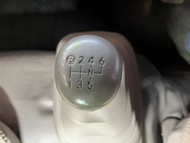 6速マニュアルです。|トヨタ カゼット PB-XZU423(2WD)の写真28