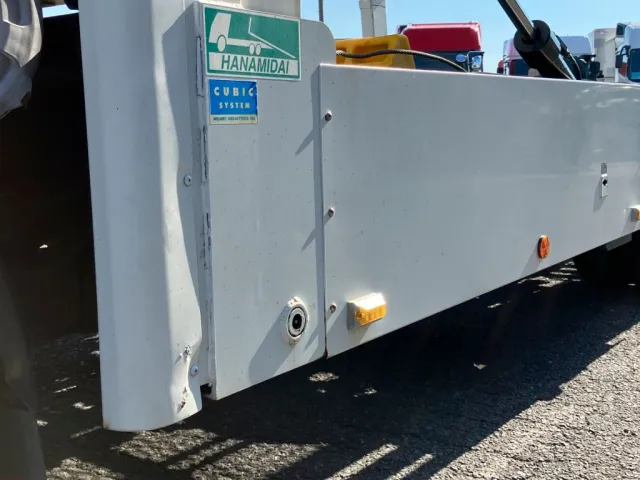 助手席側ボデー前方コーナーカバーにキズ・凹みがあります。|トヨタ カゼット PB-XZU423(2WD)の写真47