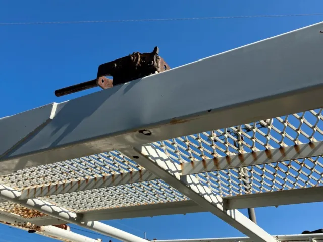 助手席側2階フロア裏面に一部凹みがあります。|トヨタ カゼット PB-XZU423(2WD)の写真48