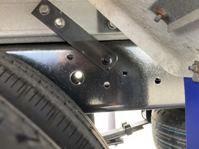 シャーシとスプリングの状態です。|日野 デュトロ TKG-XZC605M(2WD)の写真6