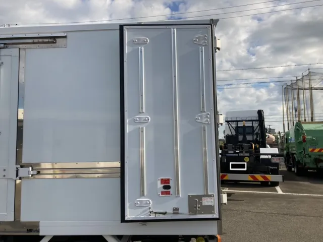 観音ドアの状態です。|日野 デュトロ TKG-XZC605M(2WD)の写真32