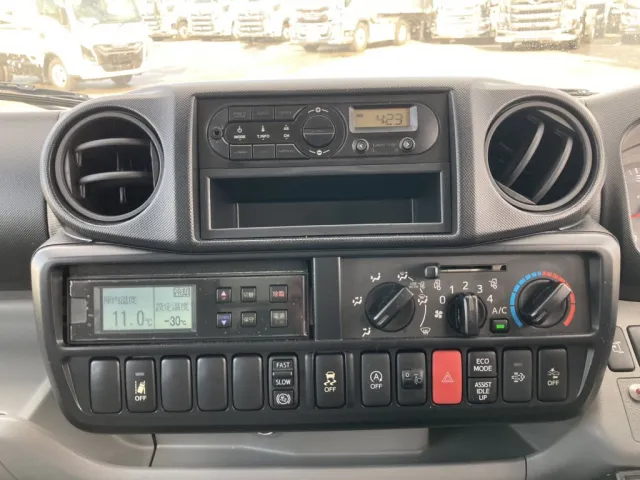 インパネ周りです。|日野 デュトロ TKG-XZC605M(2WD)の写真38