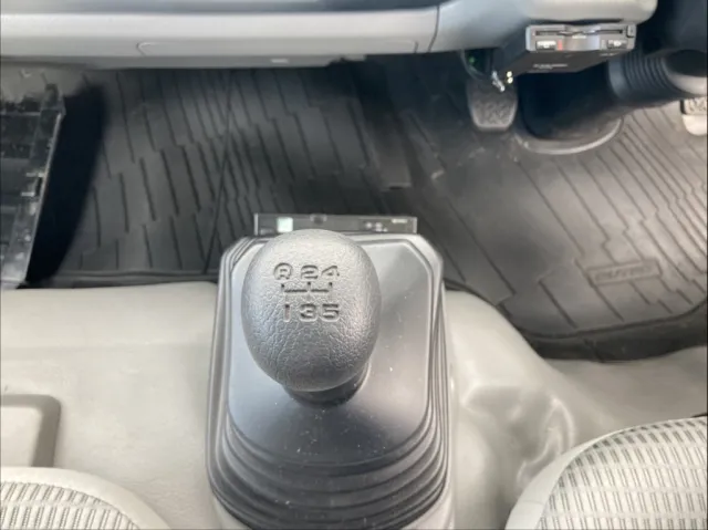 5速です。|日野 デュトロ TKG-XZC605M(2WD)の写真42