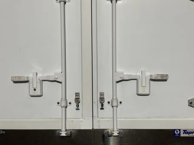 ロックバーのグリップゴムが劣化しています。|日野 デュトロ TKG-XZC605M(2WD)の写真48