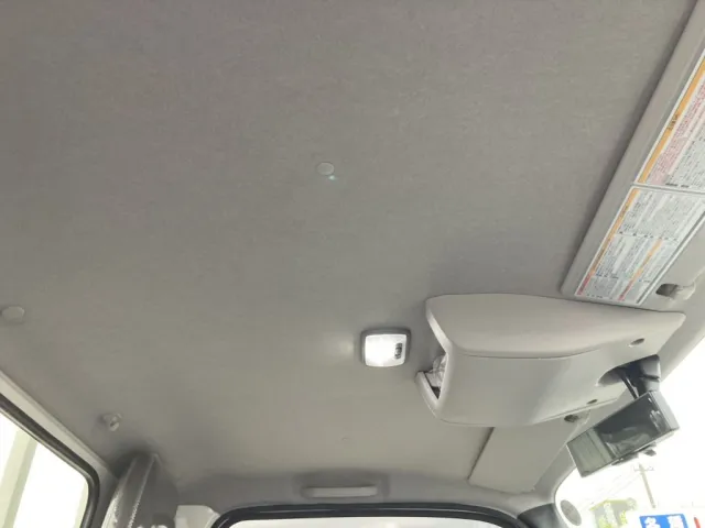 いすゞ エルフ 2RG-NJR88AF(2WD)の写真12