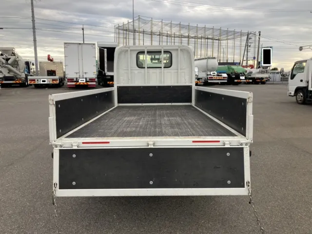 リアアオリを下げた状態です。|いすゞ エルフ 2RG-NJR88AF(2WD)の写真14