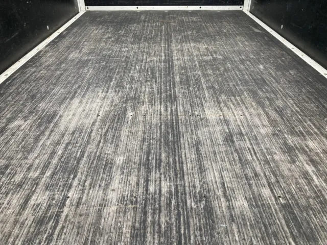 床前方の状態です。|いすゞ エルフ 2RG-NJR88AF(2WD)の写真17