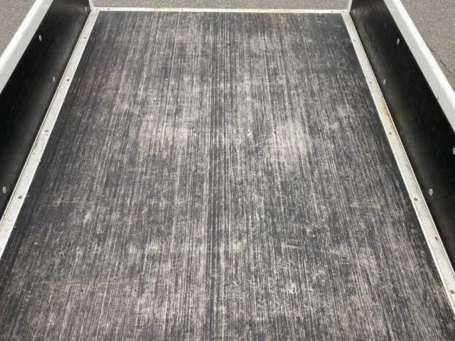 床後方の状態です。|いすゞ エルフ 2RG-NJR88AF(2WD)の写真18