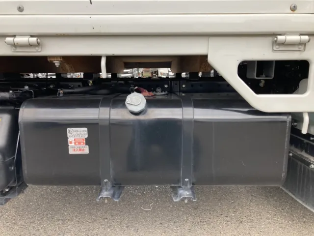 燃料タンクです。|いすゞ エルフ 2RG-NJR88AF(2WD)の写真19