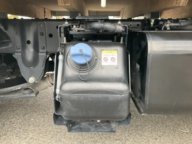 アドブルータンクです。|いすゞ エルフ 2RG-NJR88AF(2WD)の写真20