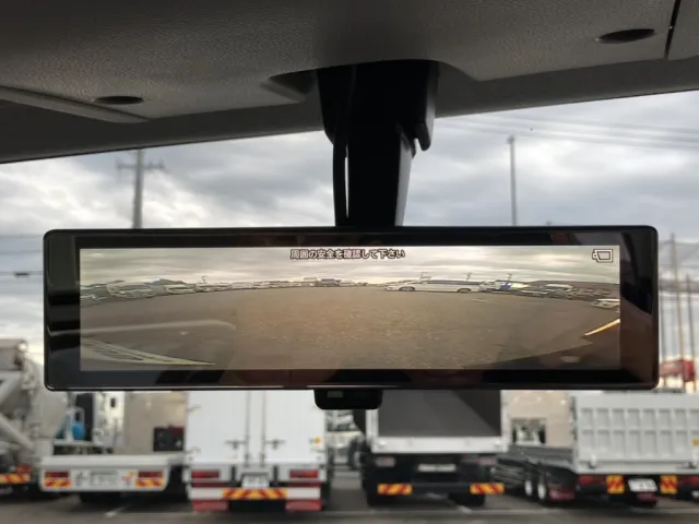 ルームミラー型リアモニターです。|いすゞ エルフ 2RG-NJR88AF(2WD)の写真21