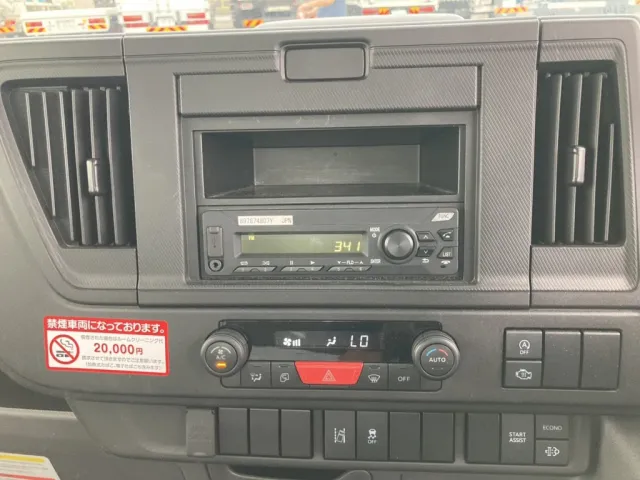 インパネ周りです。|いすゞ エルフ 2RG-NJR88AF(2WD)の写真22