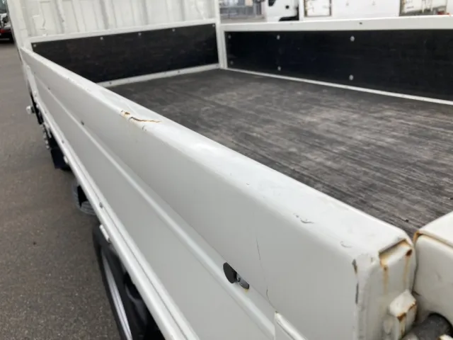 左アオリ上部に細かい傷が有ります。|いすゞ エルフ 2RG-NJR88AF(2WD)の写真28