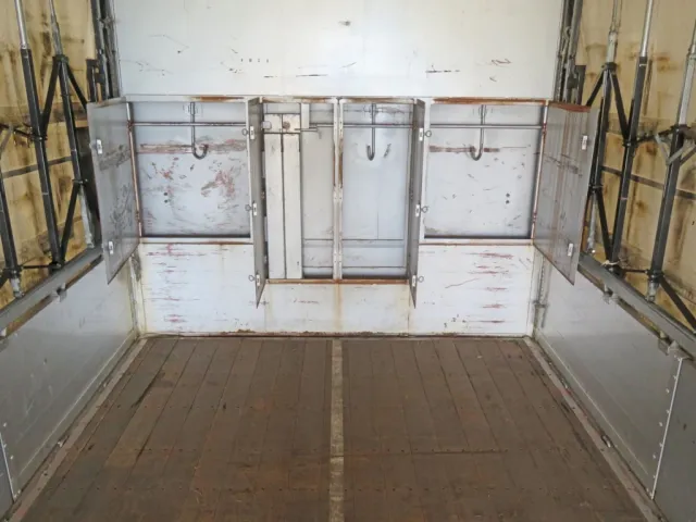 プロテクターに物入が付いています。|UDトラックス クオン 2PG-CG5CAの写真11