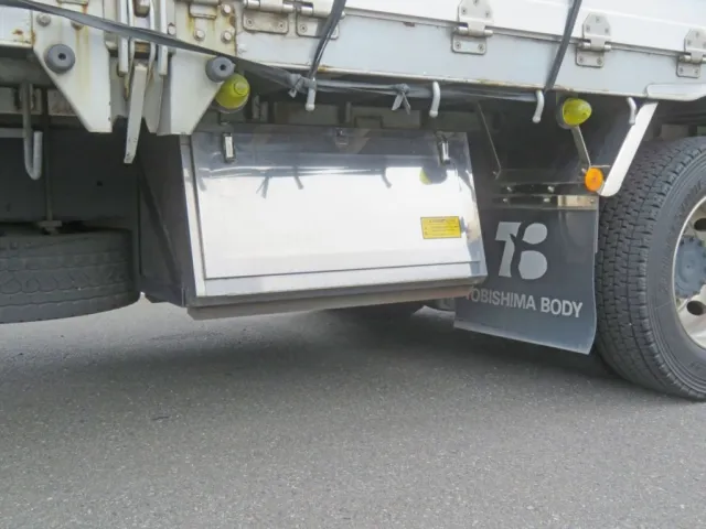 工具箱はステンレス製です。|UDトラックス クオン 2PG-CG5CAの写真22