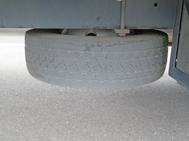 スペアタイヤ付きです。|UDトラックス クオン 2PG-CG5CAの写真23