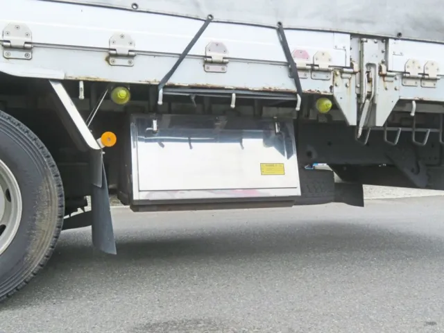 工具箱はステンレス製です。|UDトラックス クオン 2PG-CG5CAの写真24