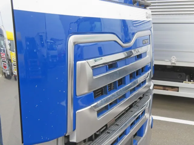 フロントパネルに細かいキズがあります。|UDトラックス クオン 2PG-CG5CAの写真27