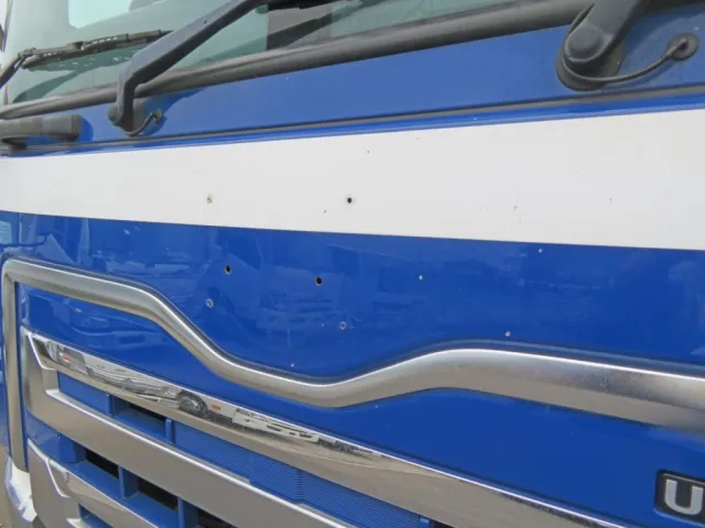 フロントパネルのエンブレムが欠品しています。|UDトラックス クオン 2PG-CG5CAの写真28