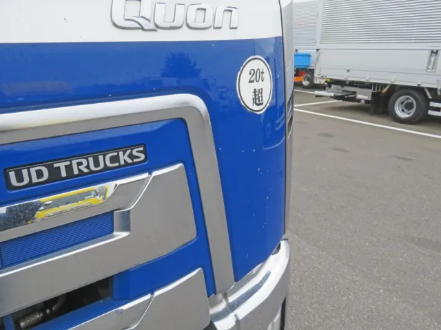 フロントパネルに細かいキズがあります。|UDトラックス クオン 2PG-CG5CAの写真29