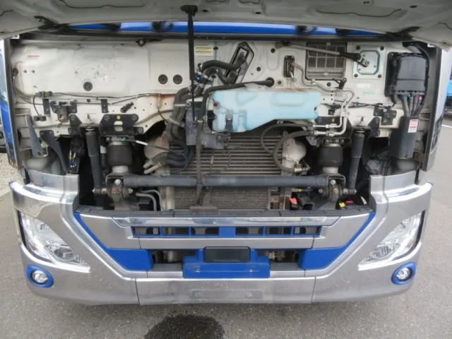 フロントパネル内部にサビがあります。|UDトラックス クオン 2PG-CG5CAの写真30