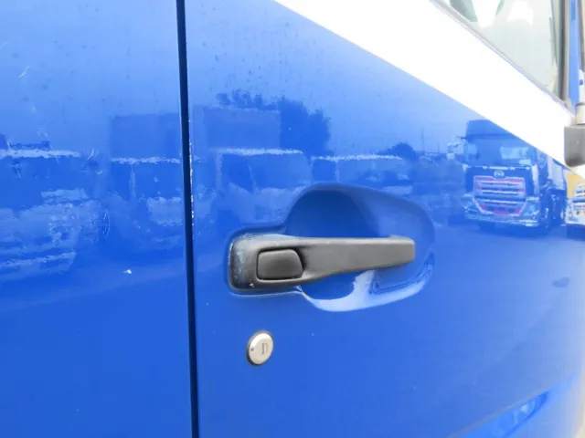 運転席側ドアに小さいキズがあります。|UDトラックス クオン 2PG-CG5CAの写真36