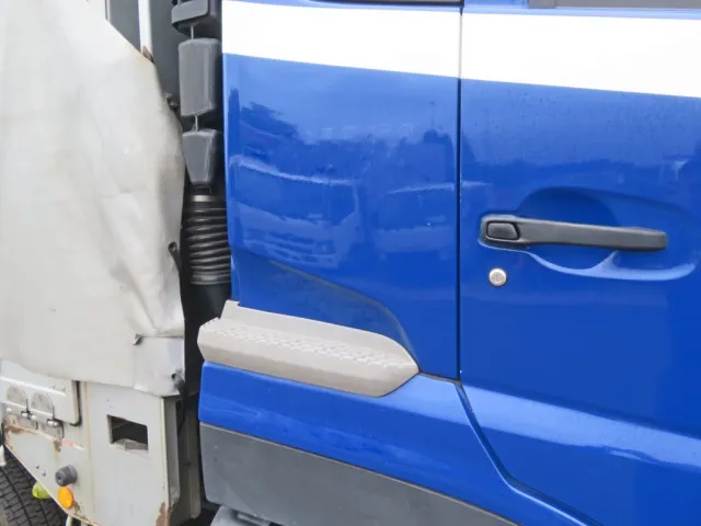 クォーターパネル下部に看板はがし跡があります。|UDトラックス クオン 2PG-CG5CAの写真37