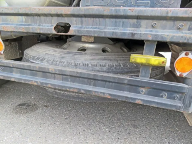 スペアタイヤ付きです。|いすゞ ギガ QDG-EXZ52AJの写真22