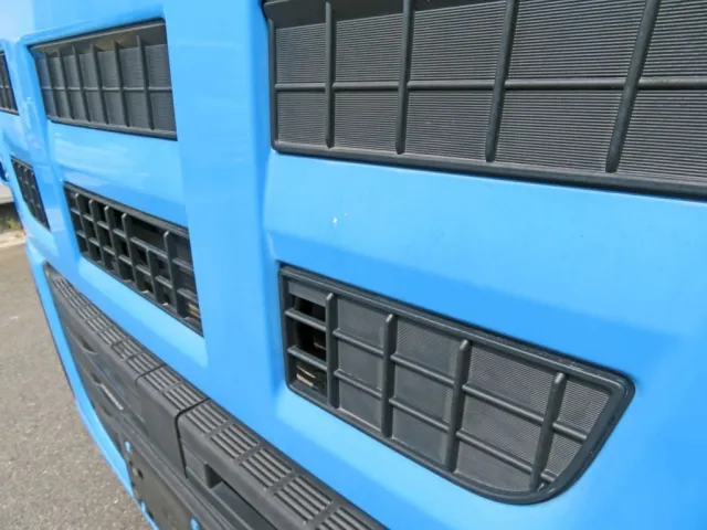 フロントパネルに小さいキズ・少し色あせがあります。|いすゞ ギガ QDG-EXZ52AJの写真29