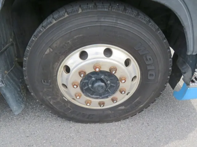 ホイールナットにサビがあります。|いすゞ ギガ QDG-EXZ52AJの写真40