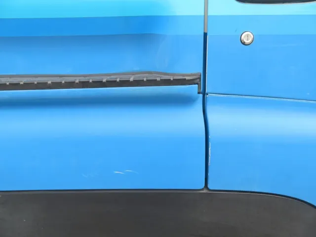 運転席側クォーターパネルに小さいキズがあります。|いすゞ ギガ QDG-EXZ52AJの写真42