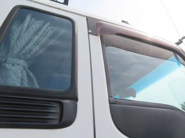 運転席側ドアに細かいキズがあります。|いすゞ ギガ QDG-EXZ52AJの写真43