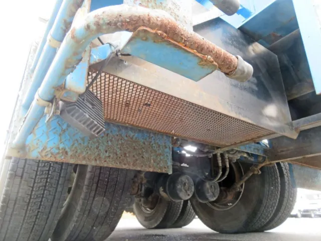 サイドバンパー・物入・リアフェンダーにサビがあります。|トレクス  PTB211AFの写真26