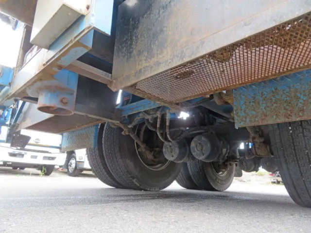 サイドバンパー・物入・リアフェンダーにサビがあります。|トレクス  PTB211AFの写真35