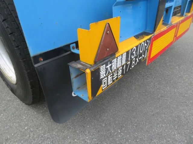 リアバンパーのキャップが欠品しています。|トレクス  PTB211AFの写真44